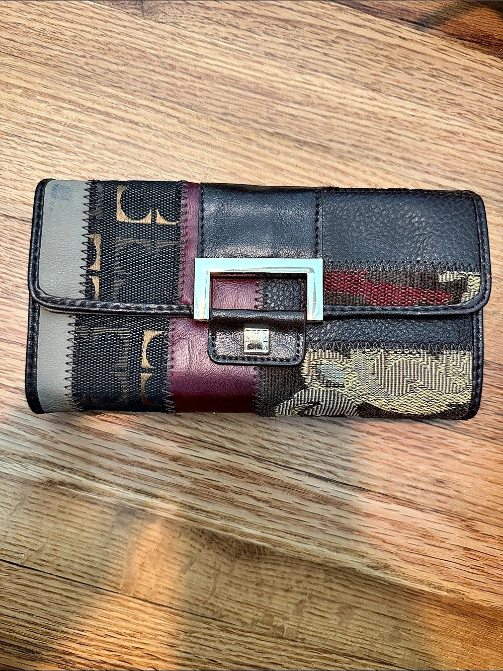 Liz Claiborne Color Block Zip Around Wallet in Black & Brown